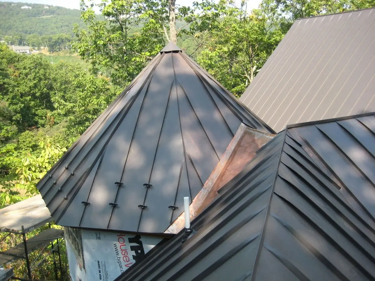 Professional Roof Tarp Installation by Craftsman Roofing in Near Southeast
